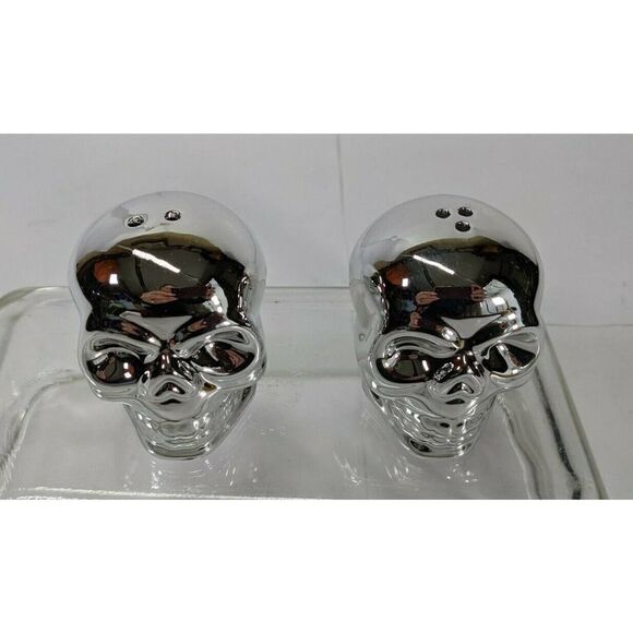 Yankee Candle 2021 Halloween Skull Salt and Pepper Shaker Mirror New in Box - Picture 3 of 9